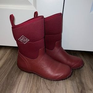 Women’s size 6 Muck mid muck boot